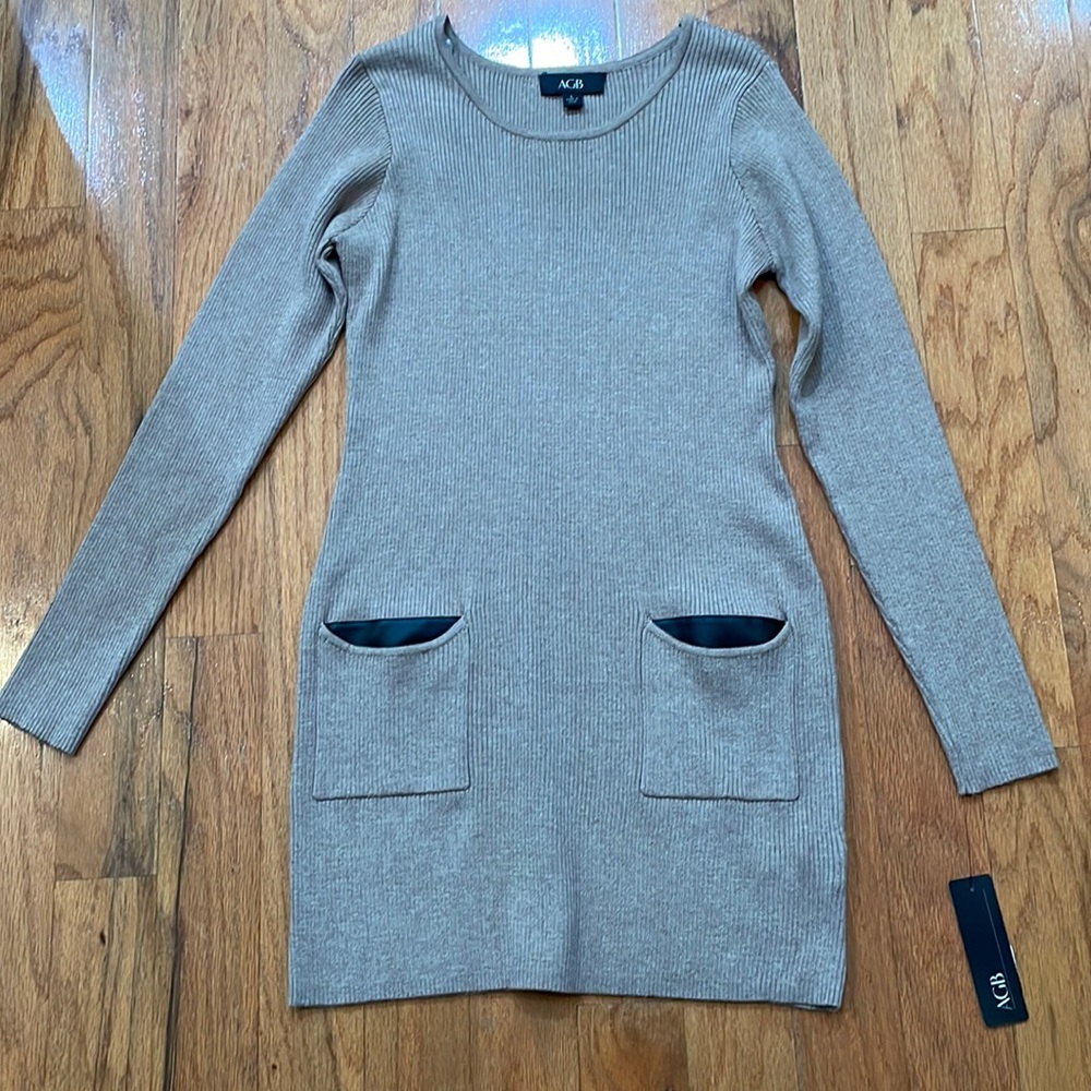 AGB Dress Size Large NWT Heather Taupe Color 2 accent pockets Sweater Tunic - Picture 1 of 14